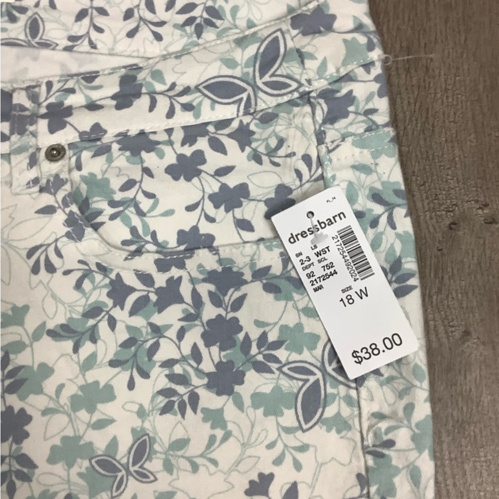 Womens Westport Dressbarn 18W Pants Capri Floral Mid Rise White Blue Stretch NWT - Picture 8 of 10
